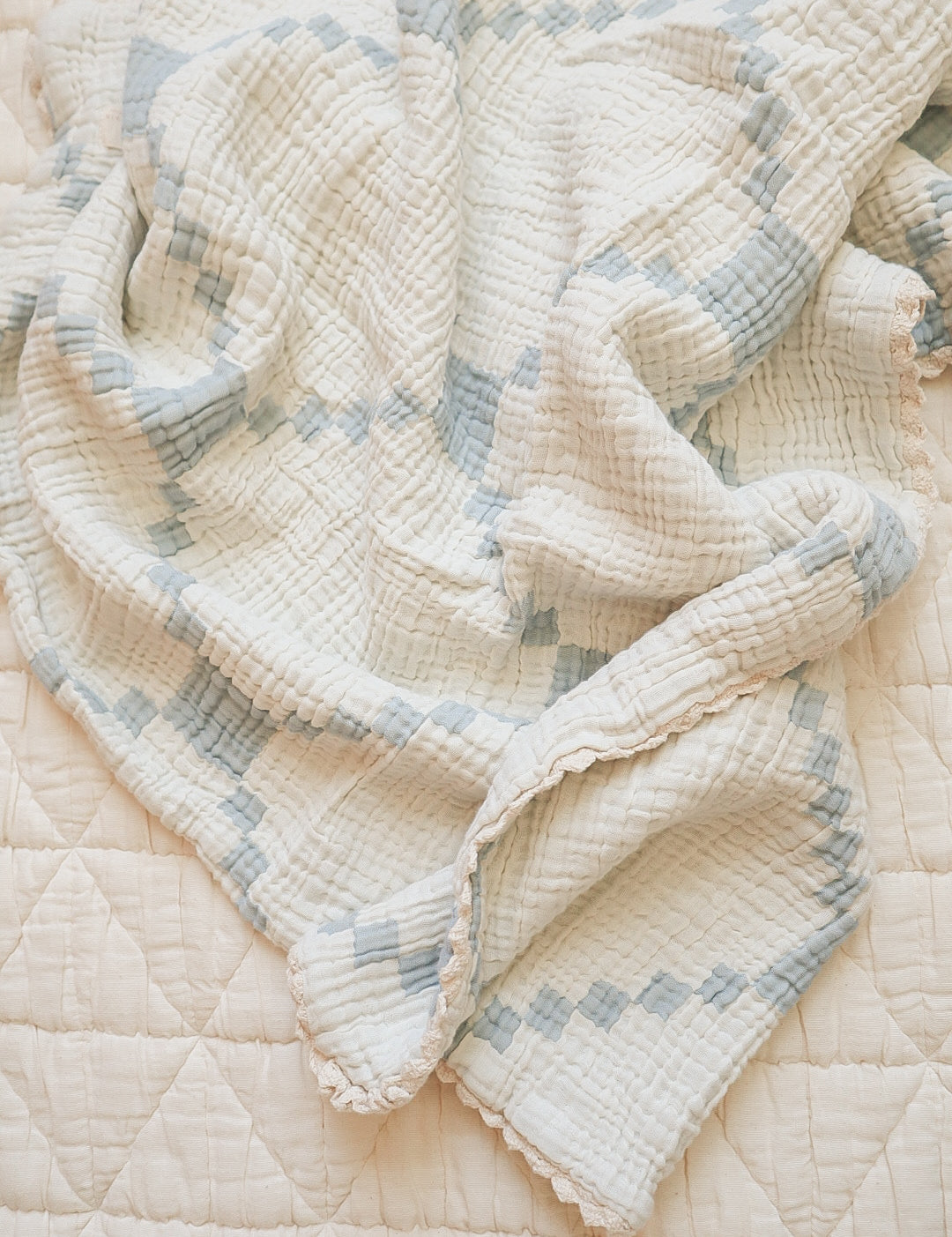 layered gauze blanket - powder