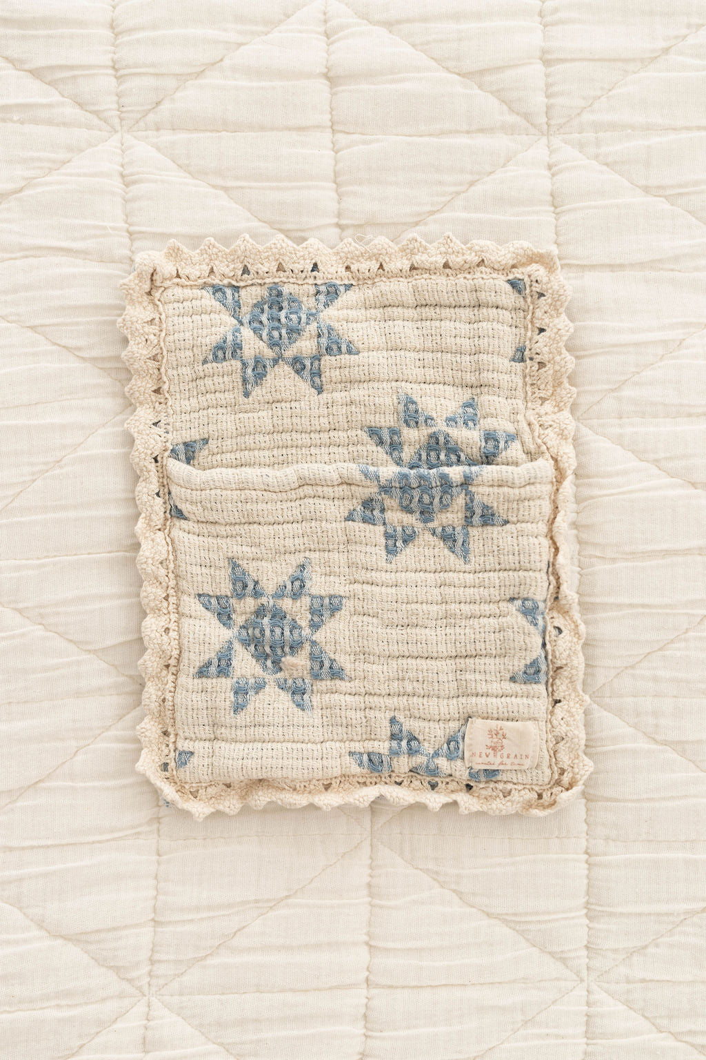 star quilt dollbed - sky