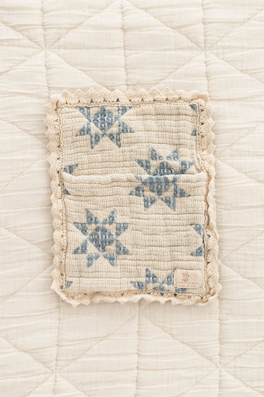 star quilt dollbed - sky