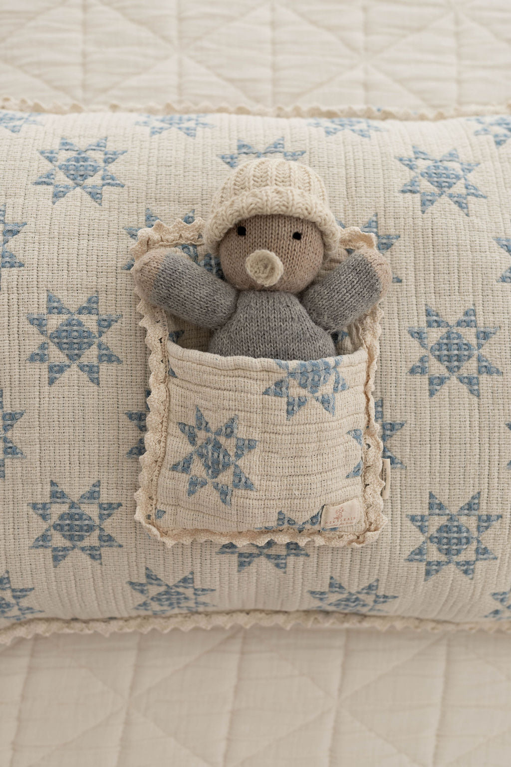 star quilt dollbed - sky