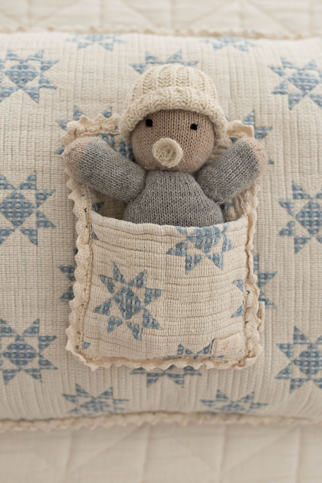 star quilt dollbed - sky